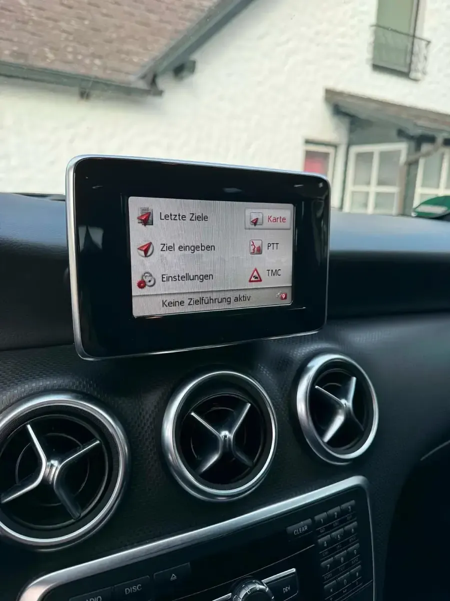 Gebraucht Mercedes A180 122 PS (89 kW) 2012 Weiß Kleinwagen