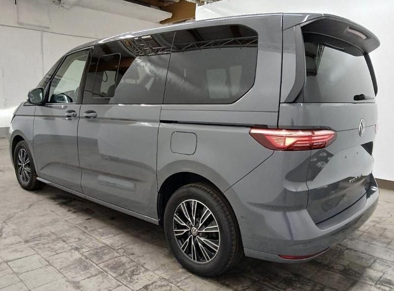 Gebraucht VW Multivan Advance 150 PS (110 kW) 2024 Pure grey Van