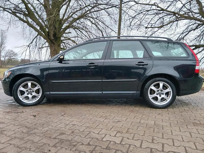 Używany Volvo V50 140 KM (102 kW) 2006 Czarny Kombi