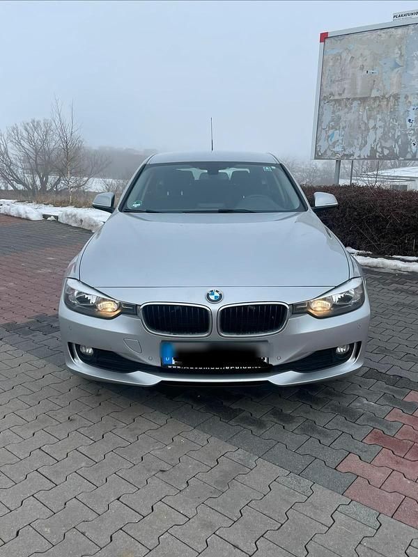 Gebraucht BMW 318 143 PS (105 kW) 2015 Silber Kombi
