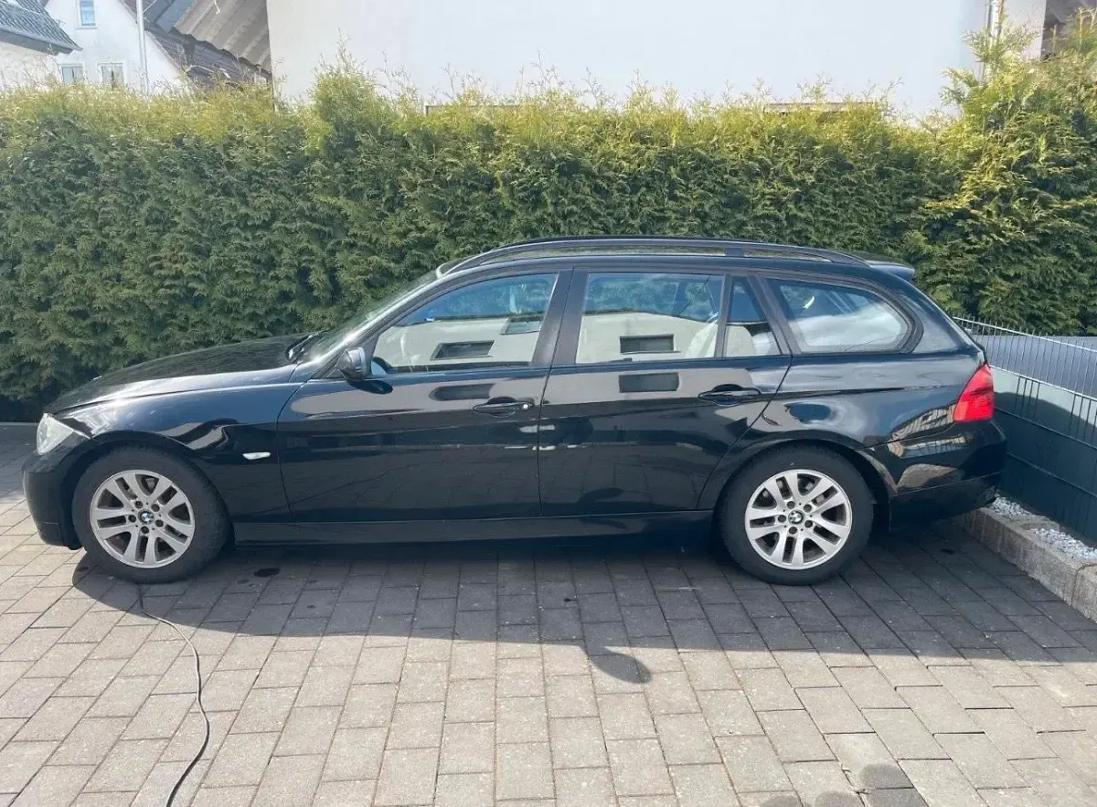 Gebraucht BMW 318 143 PS (105 kW) 2008 Schwarz Kombi
