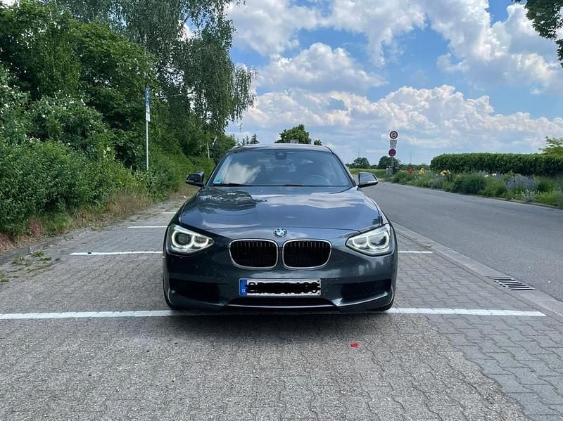 Grau Gebraucht 2012 BMW 114 Kleinwagen | 5.999 € - Bild 1/4