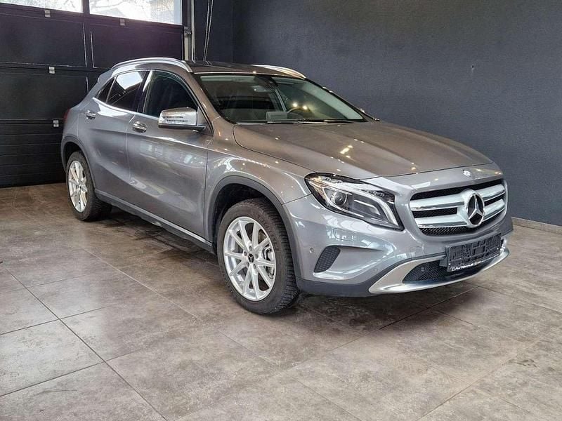 Gebraucht Mercedes GLA200 Urban 156 PS (114 kW) 2016 Grau SUV