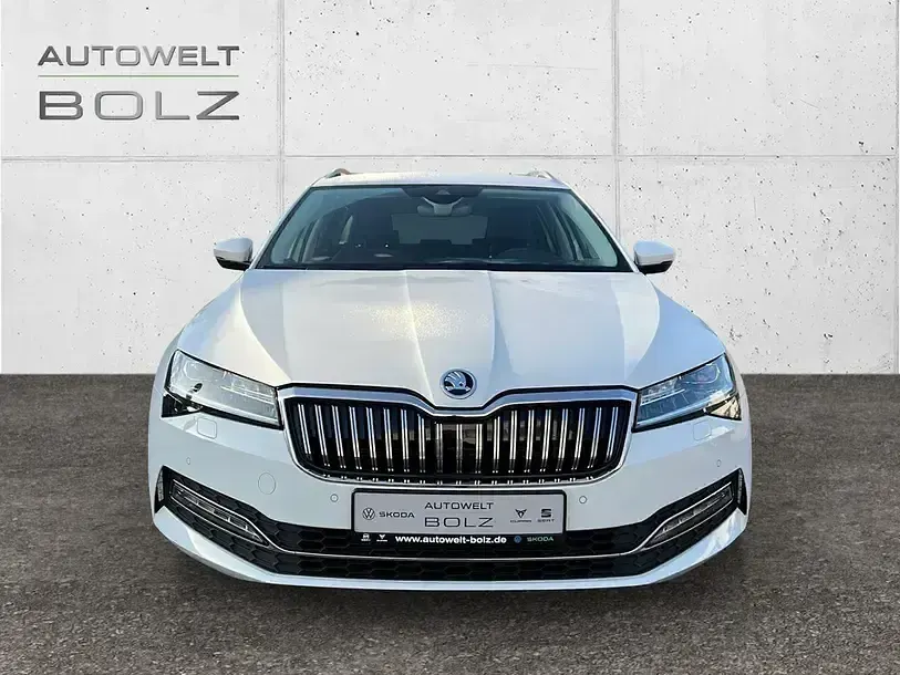 Gebraucht Skoda Superb 150 PS (110 kW) 2023 Weiss Kombi