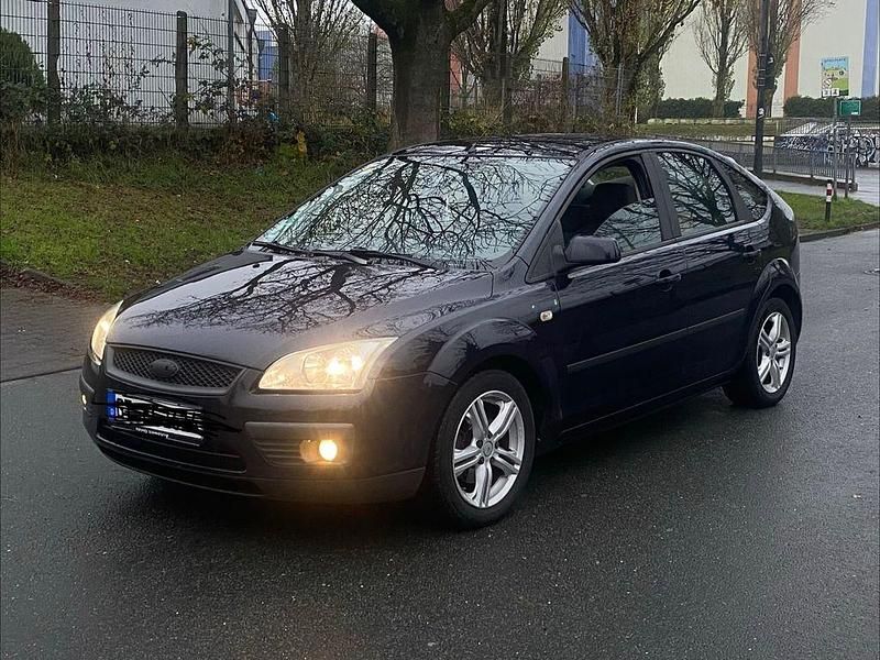 Blau Gebraucht 2007 Ford Focus Ambiente Limousine | 1.500 € (Fairer Preis) - Bild 1/4