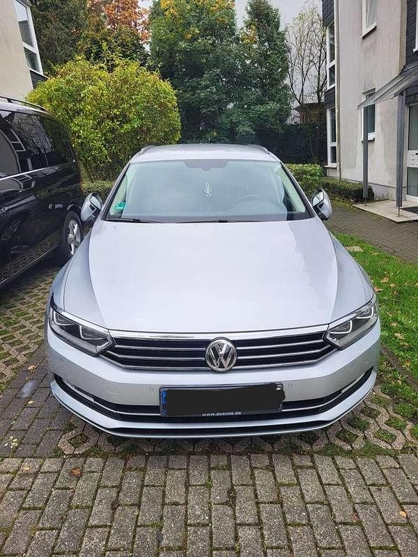 Grau Gebraucht 2018 VW Passat Comfortline Kombi | 14.500 € (Guter Preis) - Bild 1/4