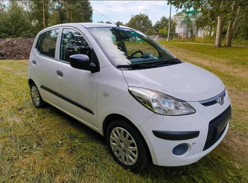 Weiß Gebraucht 2011 Hyundai i10 Kleinwagen | 2.200 € (Guter Preis) - Bild 1/2