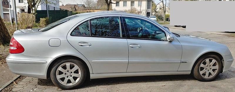 Usata Mercedes E200 163 CV (119 kW) 2004 Argento Berlina