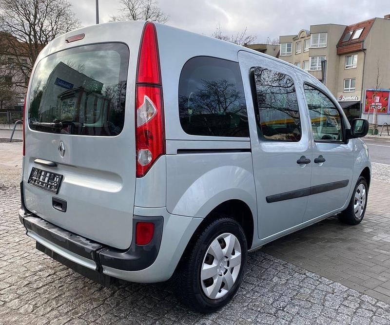 Gebraucht Renault Kangoo Expression 106 PS (77 kW) 2009 Silber Van / Kleinbus
