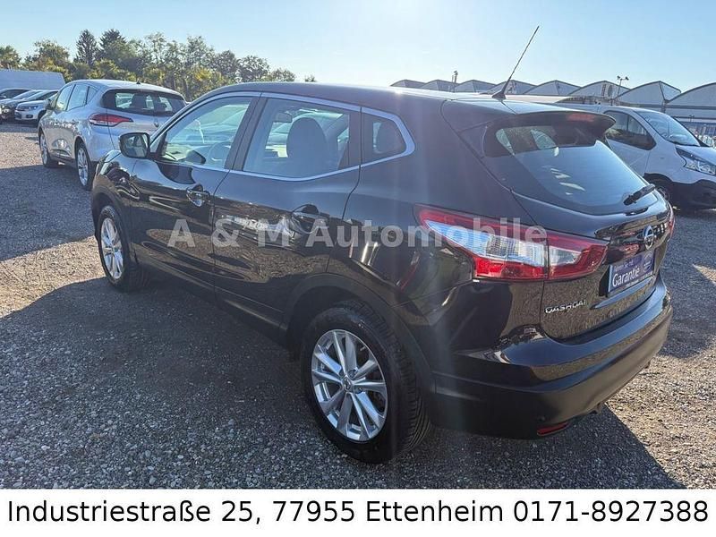 Gebraucht Nissan Qashqai Acenta 116 PS (85 kW) 2015 Schwarz SUV