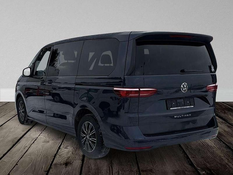 Gebraucht VW Multivan Basis 150 PS (110 kW) 2024 Starlight blue metallic Van