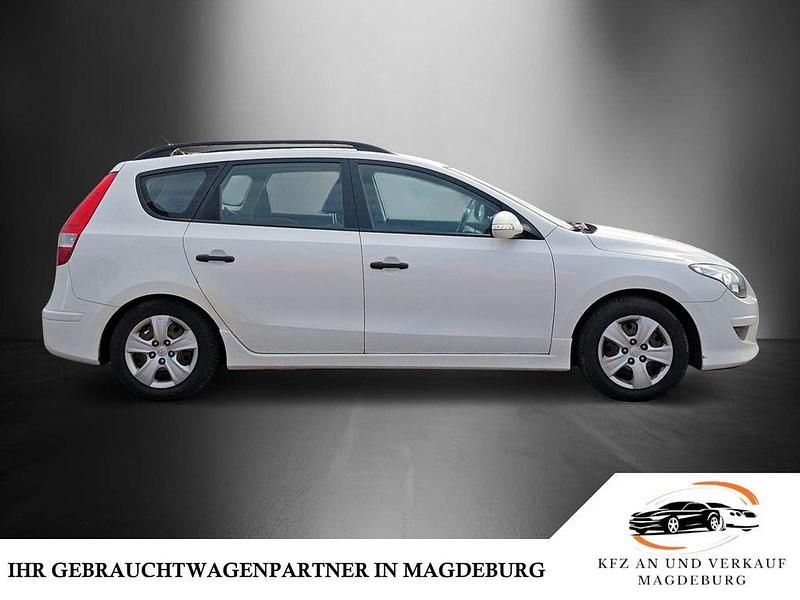 Gebraucht Hyundai i30 Edition 90 PS (66 kW) 2012 Weiß Kombi