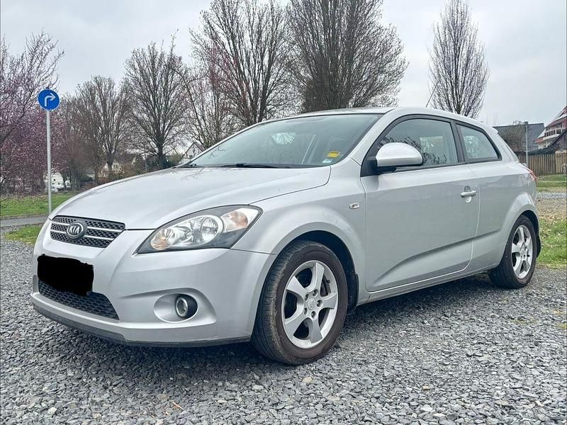 Gebraucht Kia Ceed EX 126 PS (92 kW) 2008 Silber Kleinwagen