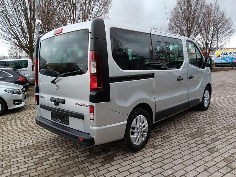 Gebraucht Opel Vivaro 145 PS (106 kW) 2019 Silber Van / Kleinbus