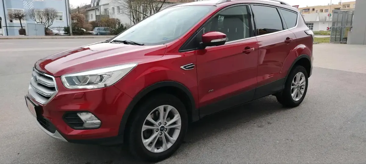 Gebraucht Ford Kuga Titanium 182 PS (133 kW) 2018 Rot SUV