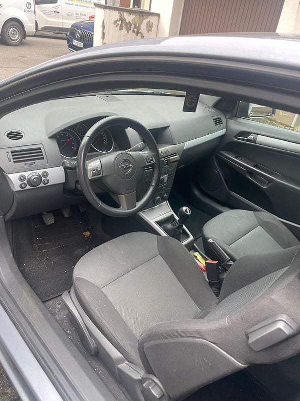 Gebraucht Opel Astra GTC 105 PS (77 kW) 2006 Silber Coupé