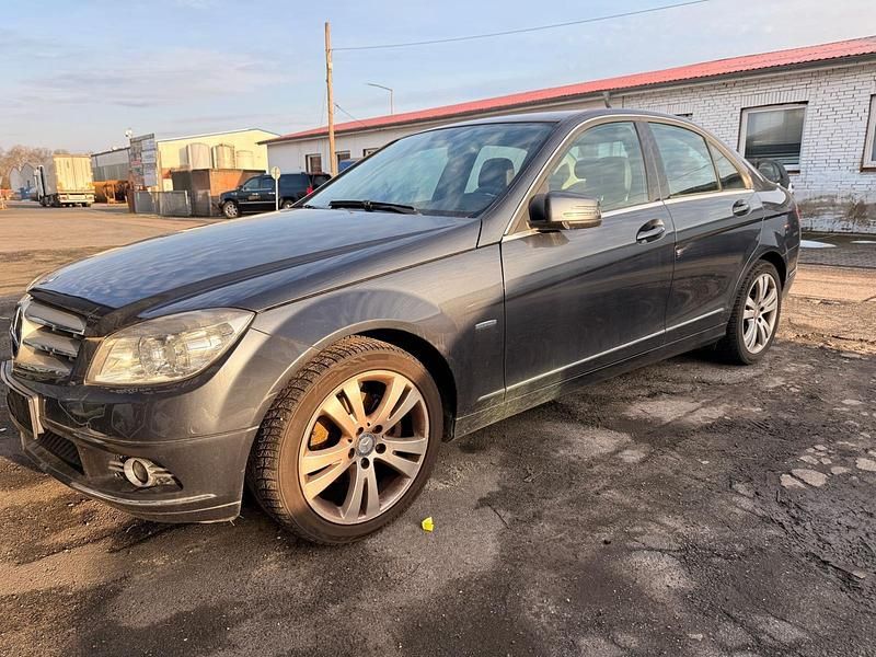 Gebraucht Mercedes C180 156 PS (114 kW) 2010 Grau Limousine