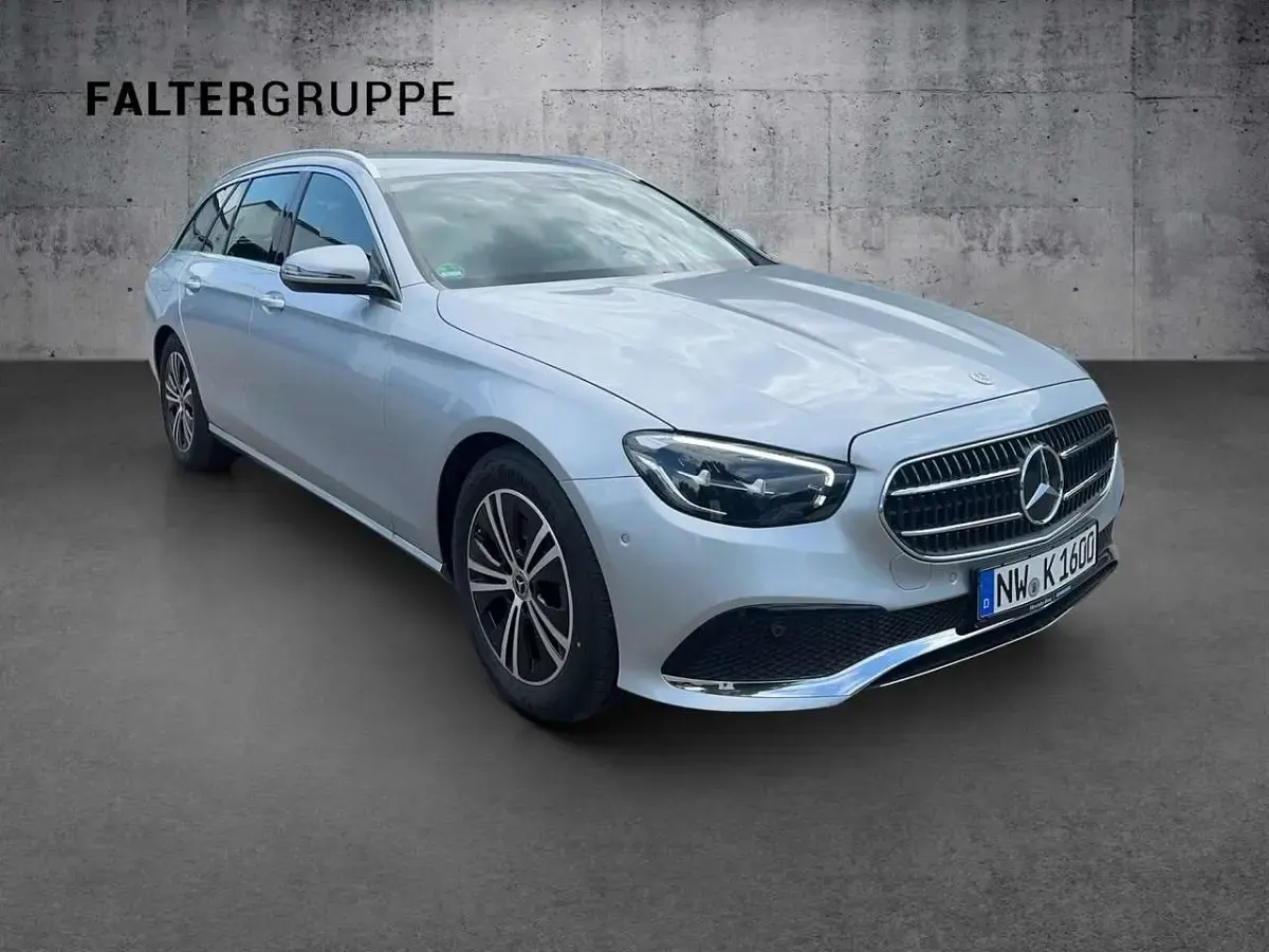 Gebraucht Mercedes E220 Avantgarde 200 PS (147 kW) 2024 Hightechsilber Kombi