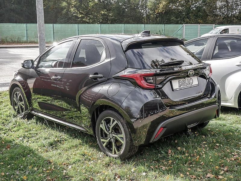 Neu Toyota Yaris Hybrid 116 PS (85 kW) 2025 Schwarz Limousine