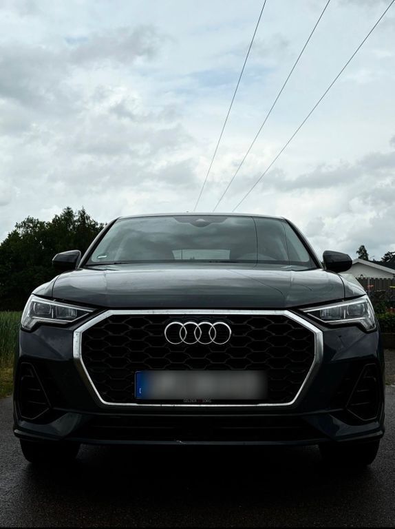 Grau Gebraucht 2020 Audi Q3 Sportback Design SUV | 27.490 € (Guter Preis) - Bild 1/4