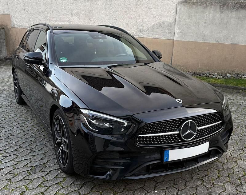 Gebraucht Mercedes E220 AMG 194 PS (142 kW) 2022 Schwarz Kombi