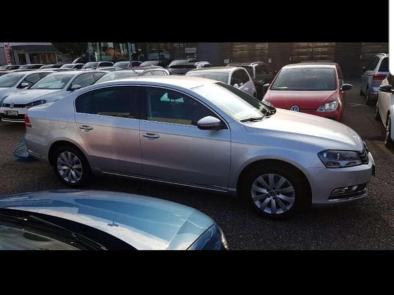 Silber Gebraucht 2014 VW Passat Trendline Limousine | 9.500 € (Fairer Preis) - Bild 1/4