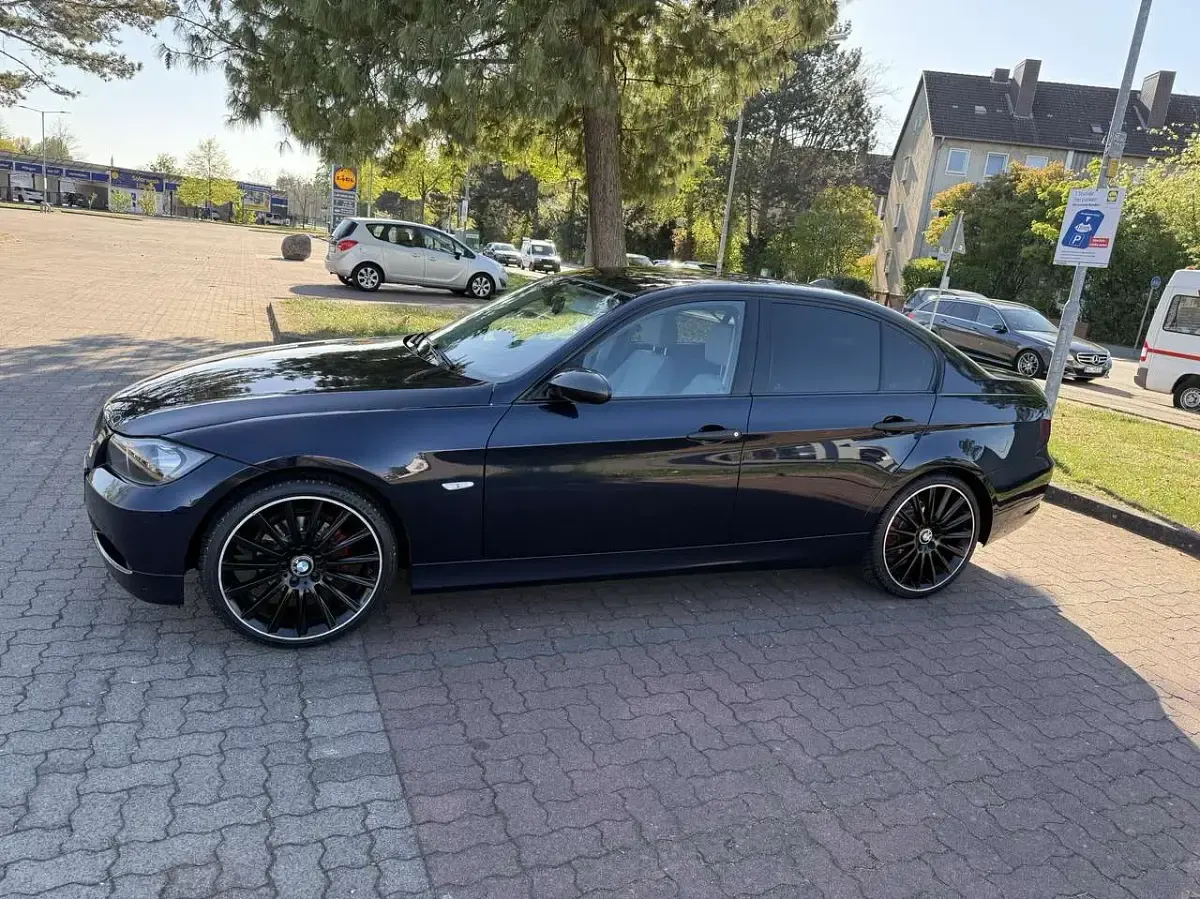 Gebraucht BMW 320 150 PS (110 kW) 2005 Blau Limousine