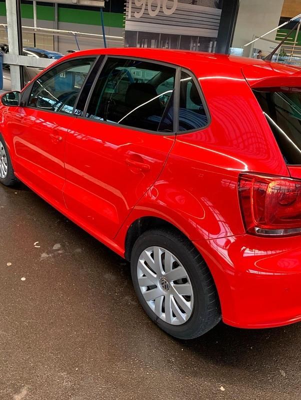 Rot Gebraucht 2010 VW Polo Trendline Limousine | 4.500 € (Guter Preis) - Bild 1/4