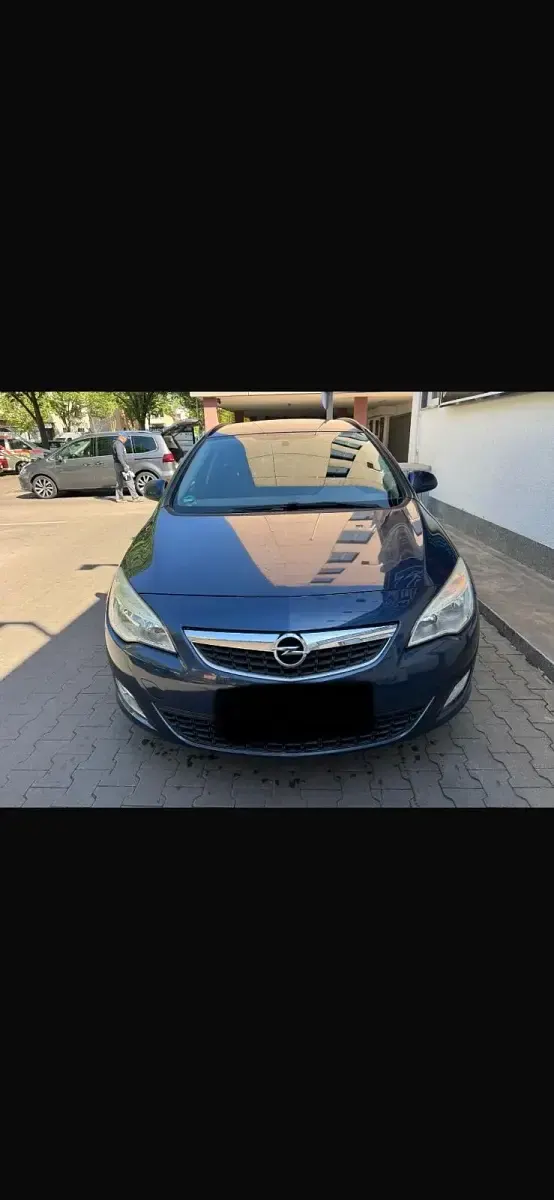 Second-hand Opel Astra 110 CP (80 kW) 2011 Albastru Break
