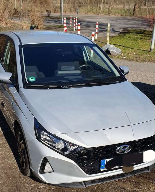 Silber Gebraucht 2023 Hyundai i20 Limousine | 17.600 € (Fairer Preis) - Bild 1/4