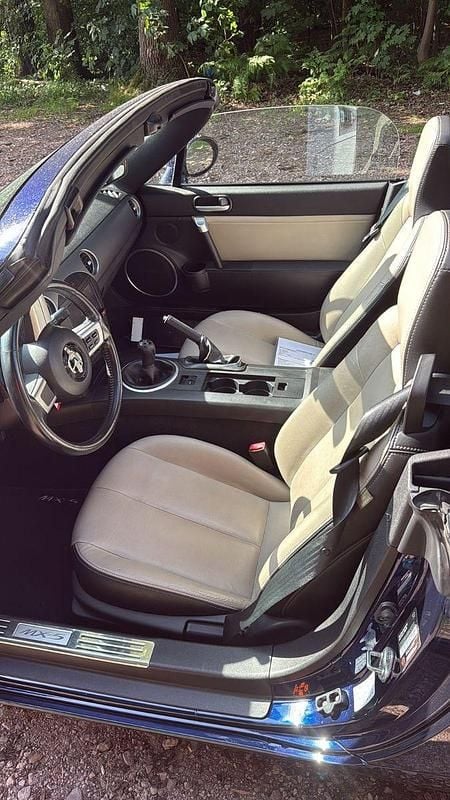 Second-hand Mazda MX5 126 CP (92 kW) 2007 Albastru Cabrio