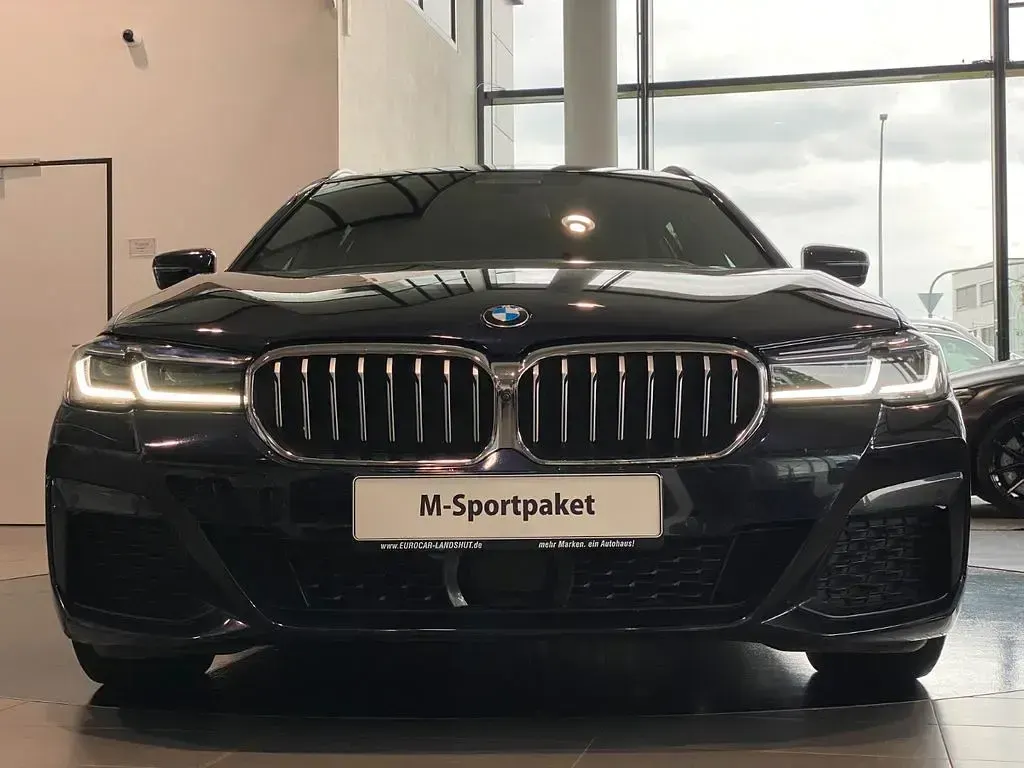 Gebraucht BMW 530 M Sport 286 PS (210 kW) 2023 Schwarz Limousine