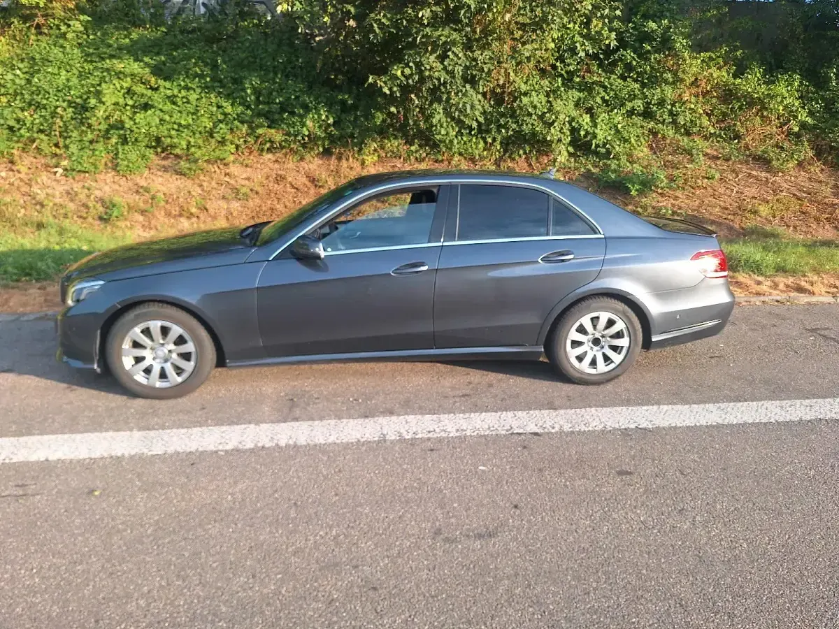 Gebraucht Mercedes E350 258 PS (189 kW) 2015 Grau Limousine