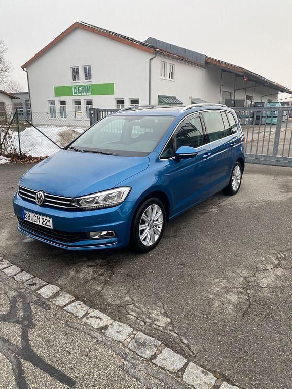 Blau Gebraucht 2016 VW Touran Highline Van / Kleinbus | 17.600 € (Fairer Preis) - Bild 1/4