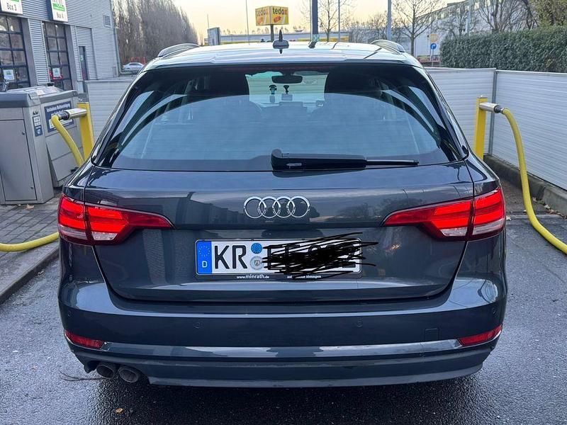 Grau Gebraucht 2017 Audi A4 Kombi | 15.800 € (Guter Preis) - Bild 1/4