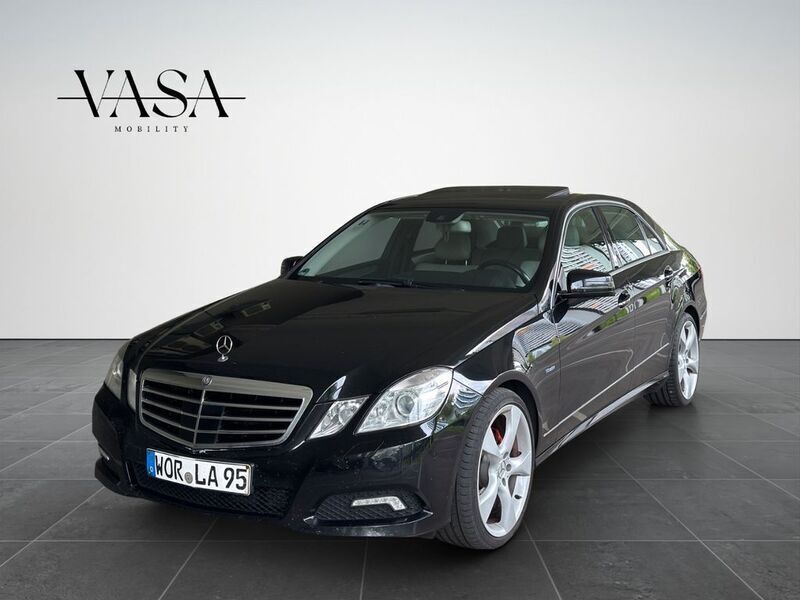 Obsidianschwarz Gebraucht 2009 Mercedes E350 Limousine | 8.900 € - Bild 1/4