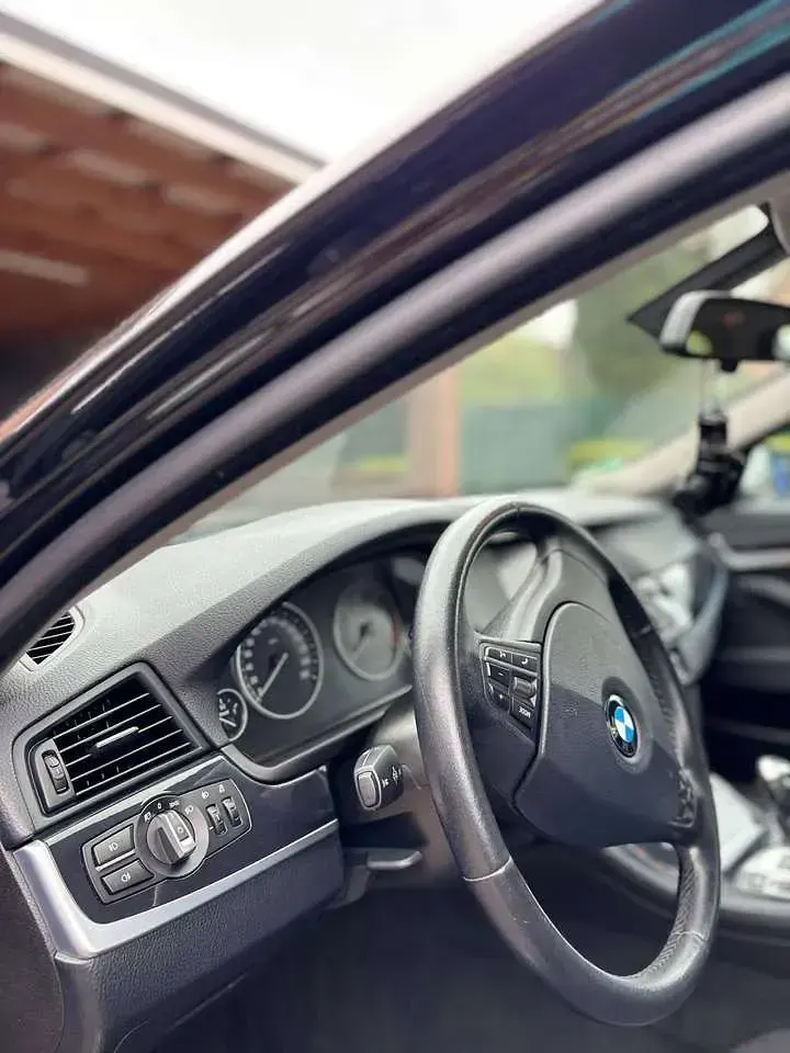 Gebraucht BMW 520 Sport Line 184 PS (135 kW) 2012 Schwarz Kombi
