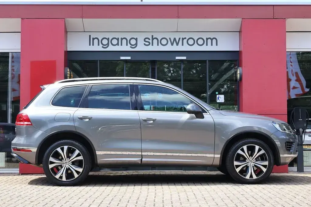 Gebraucht VW Touareg R-line 262 PS (192 kW) 2016 Grau SUV