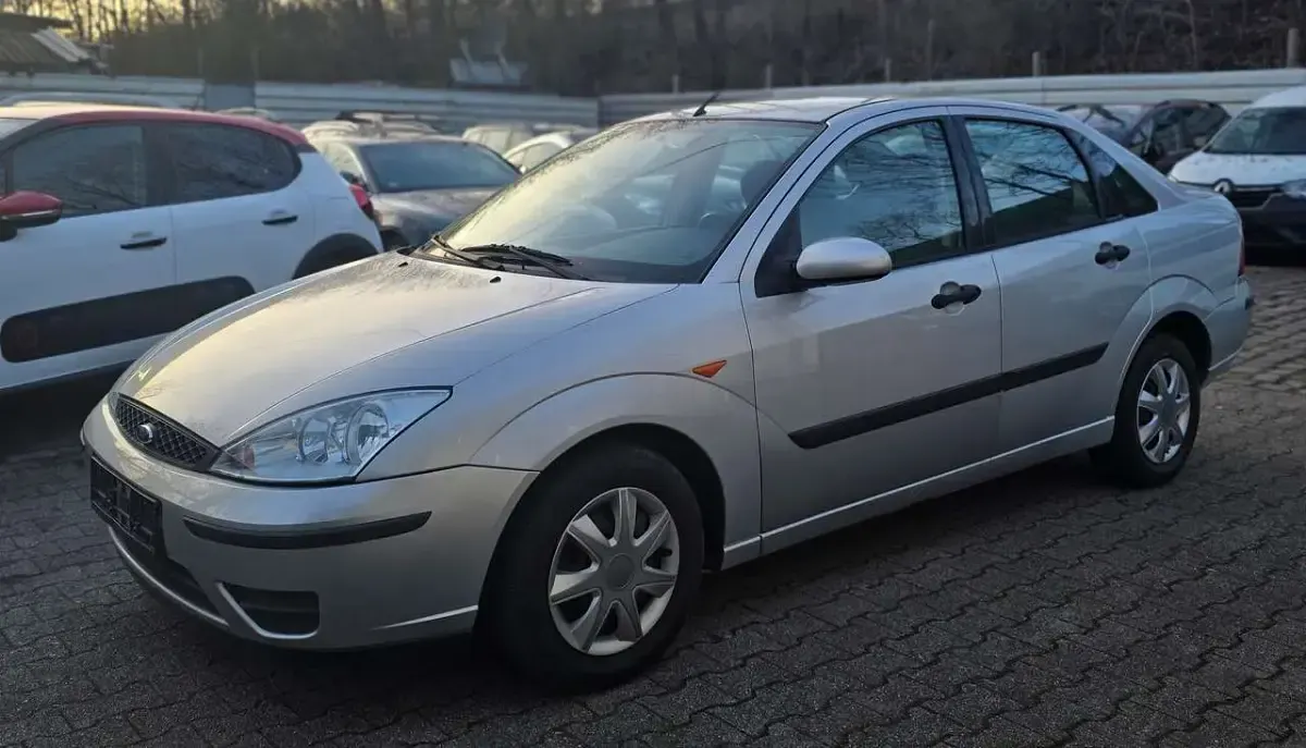 Second-hand Ford Focus Viva 101 CP (74 kW) 2004 Argintiu Berlinǎ