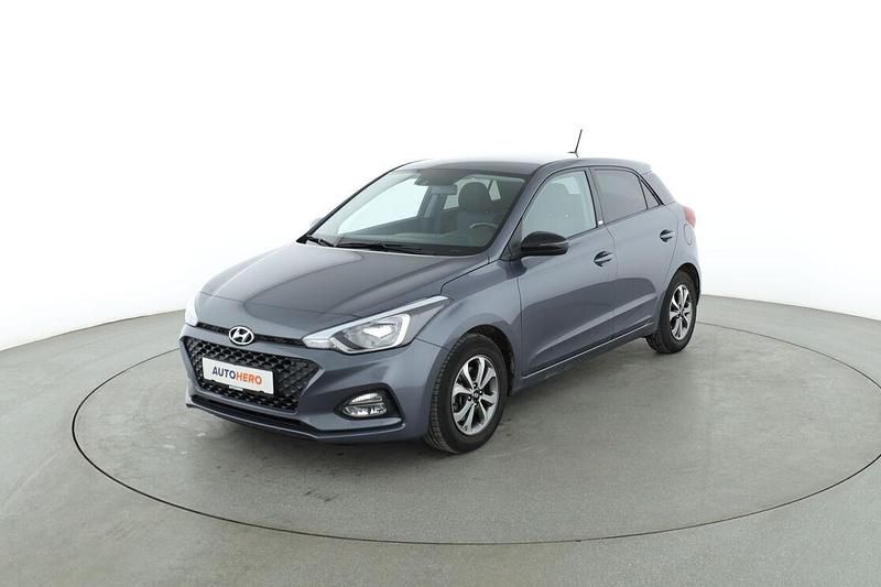 Grau Gebraucht 2019 Hyundai i20 YES! Limousine | 12.060 € (Fairer Preis) - Bild 1/3