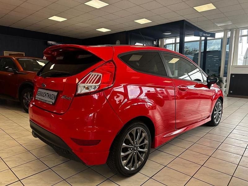 Gebraucht Ford Fiesta Sport 140 PS (102 kW) 2017 Rot Limousine