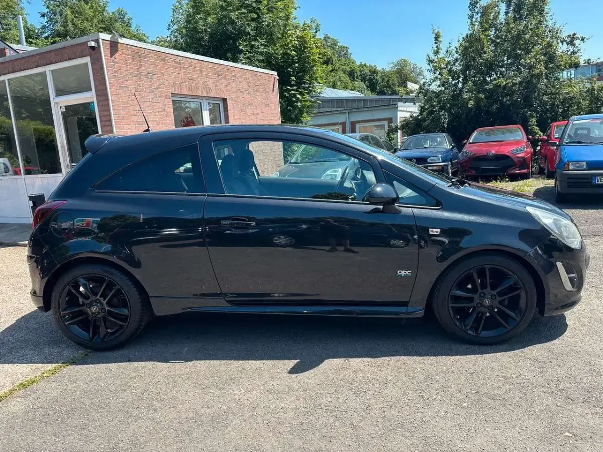 Gebraucht Opel Corsa Color Edition 101 PS (74 kW) 2014 Schwarz Kleinwagen