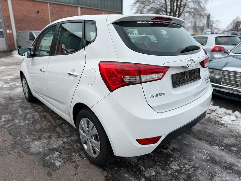 Gebraucht Hyundai ix20 90 PS (66 kW) 2012 Weiß Kleinwagen