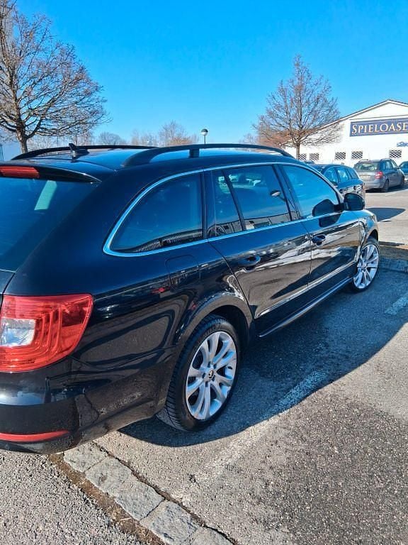 Gebraucht Skoda Superb Ambition 170 PS (125 kW) 2015 Schwarz Kombi