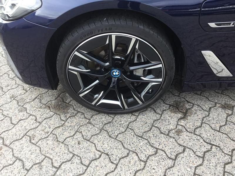 Gebraucht BMW 545e 286 PS (210 kW) 2023 Blau Limousine