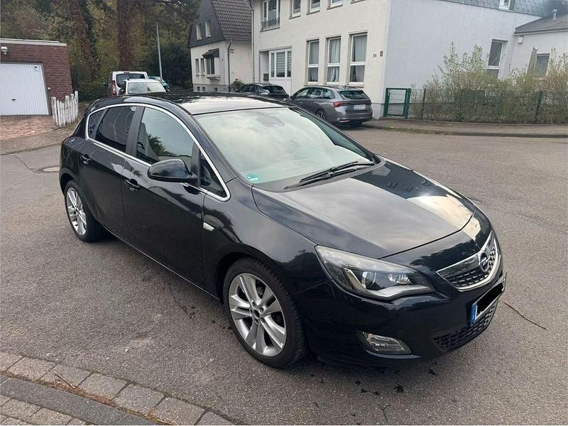 Gebraucht Opel Astra Edition 140 PS (102 kW) 2011 Schwarz Limousine
