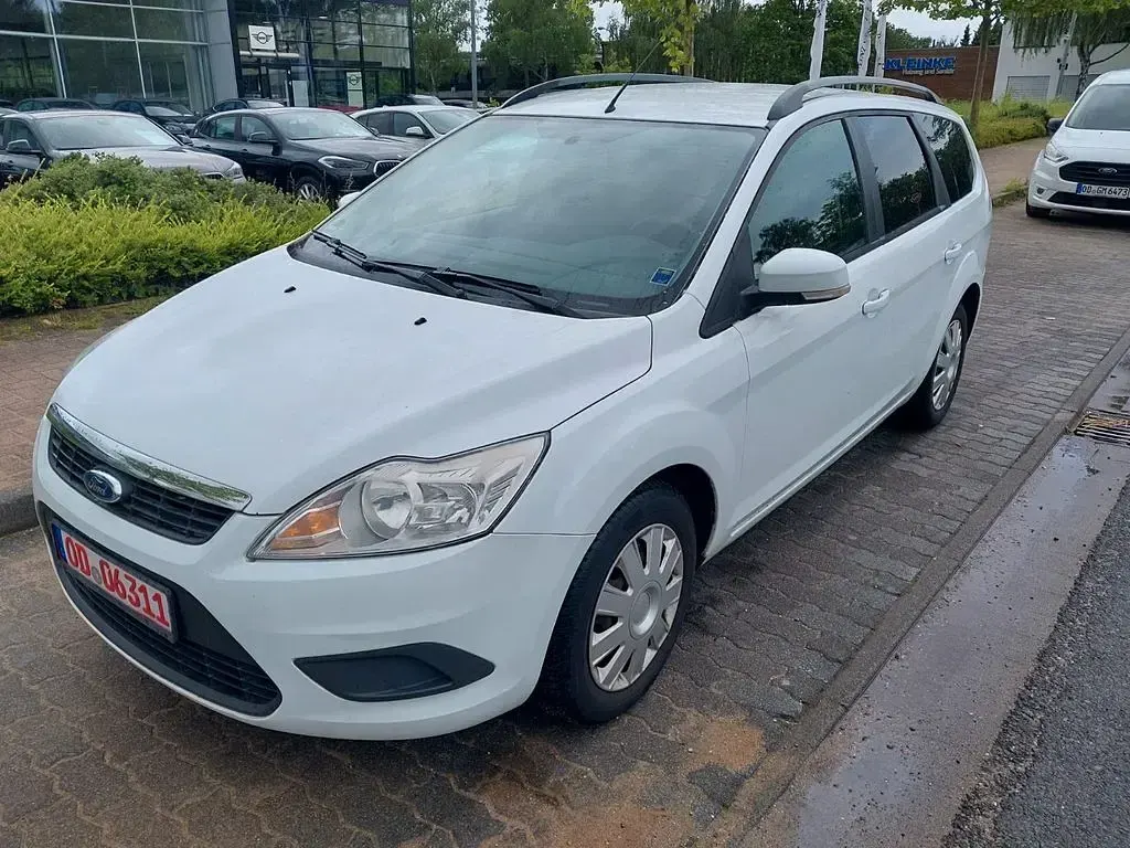 Gebraucht Ford Focus 109 PS (80 kW) 2010 Weiß Limousine