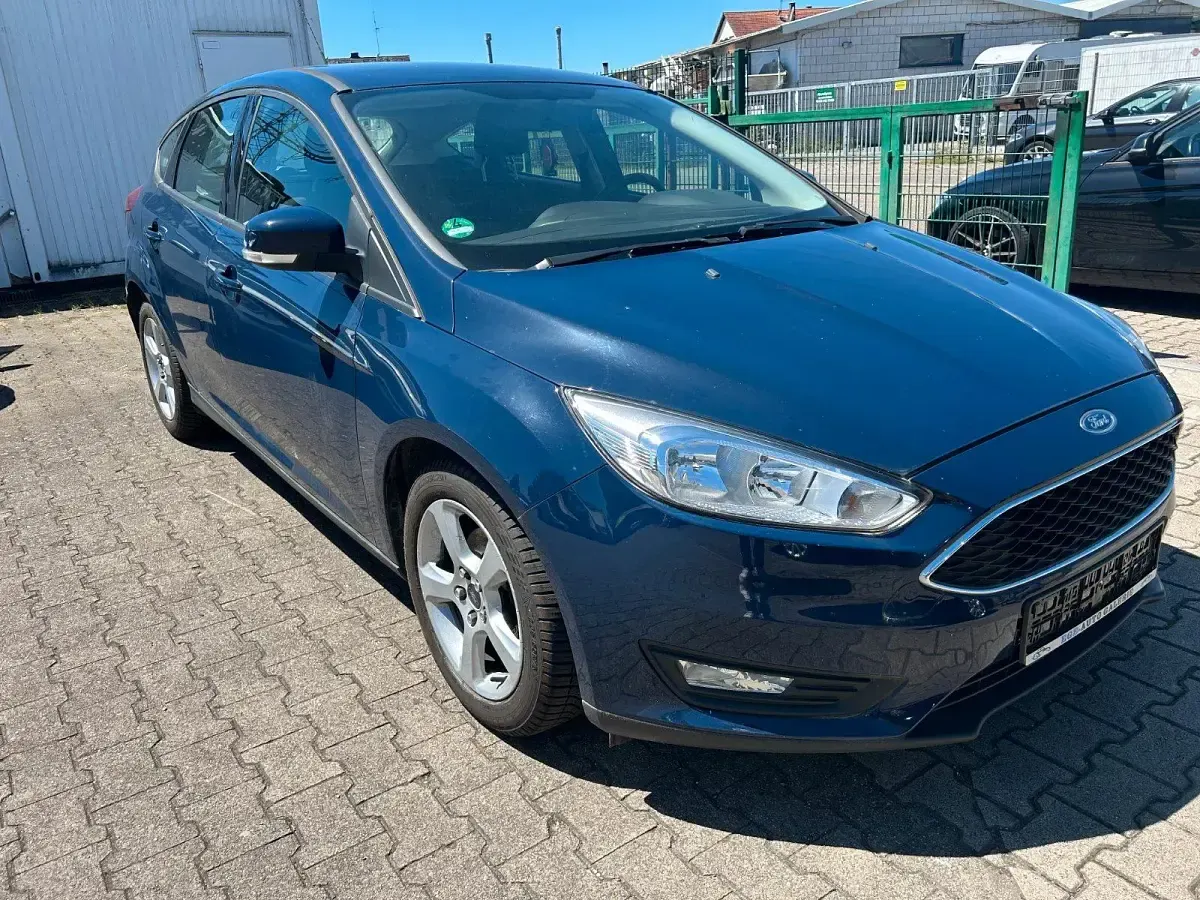 Gebraucht Ford Focus 101 PS (74 kW) 2016 Blau Limousine