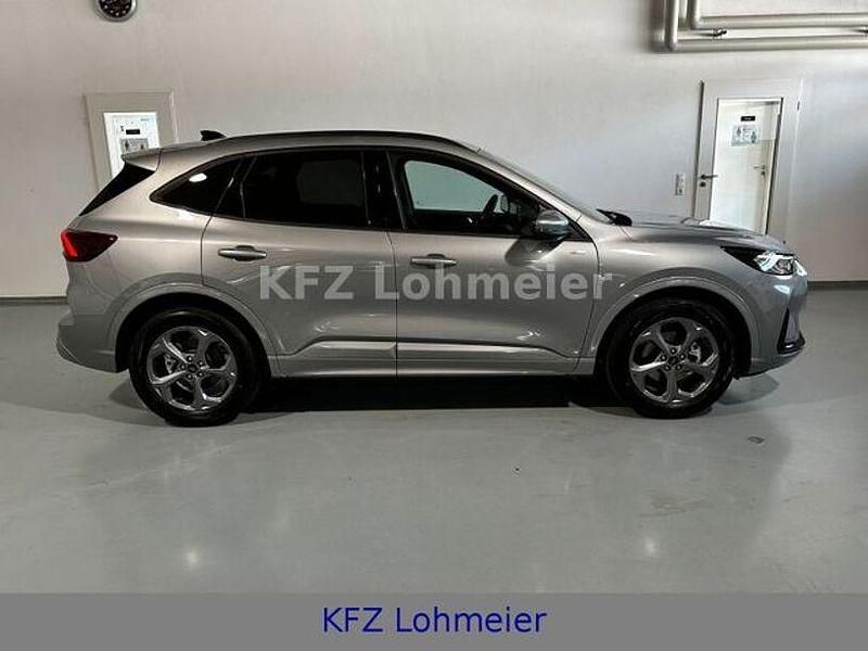 Gebraucht Ford Kuga ST-Line 186 PS (136 kW) 2024 Solarsilber metallic SUV