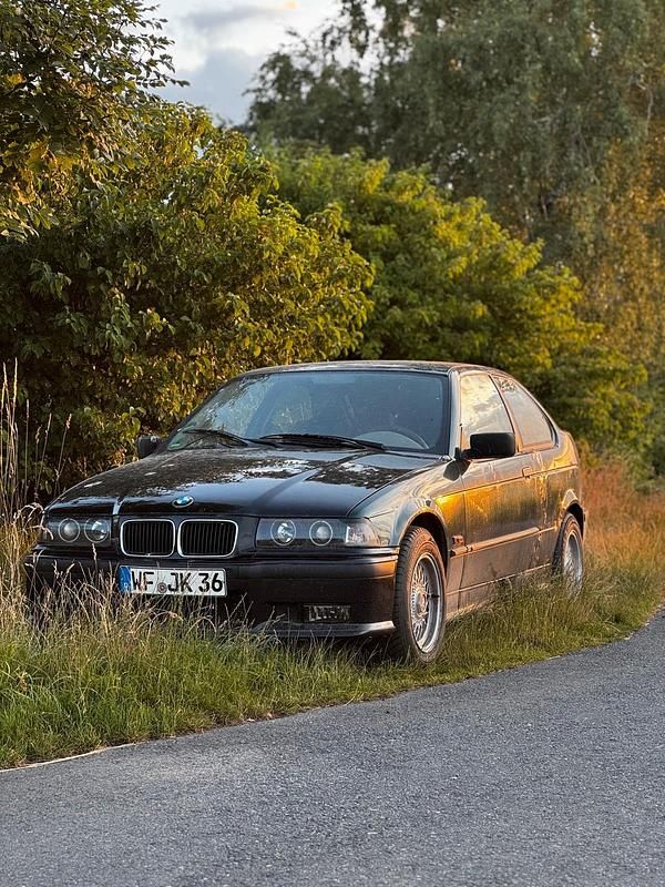 Grün Gebraucht 1996 BMW 316 Compact M Sport Kleinwagen | 1.499 € (Fairer Preis) - Bild 1/4